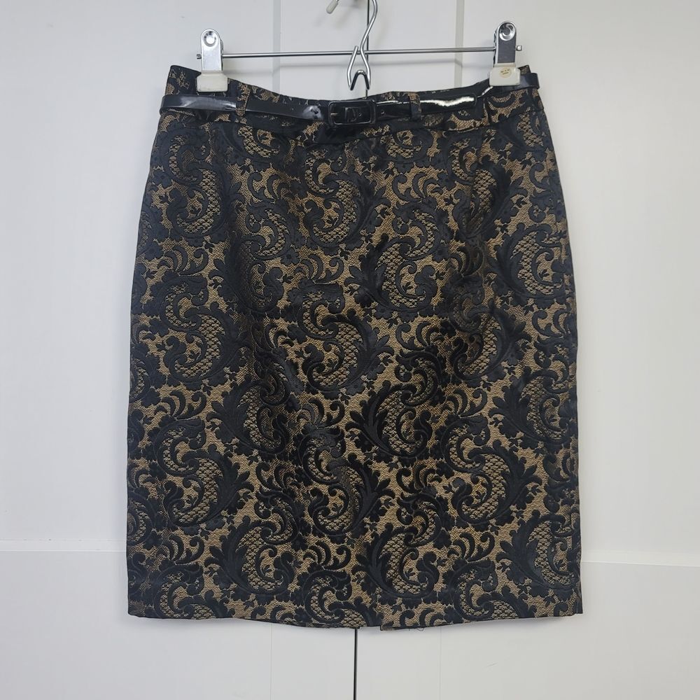 Worthington black and gold jacquard pencil skirt with a black patent belt